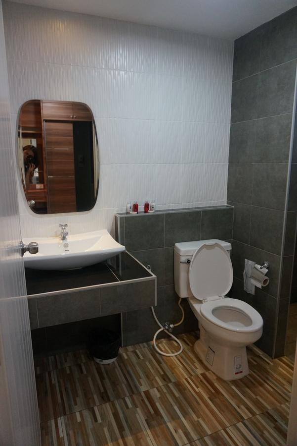 Hotel The Rhea Udon Thani Esterno foto